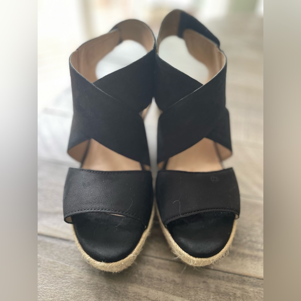 Women’s size 8 Black SOUL Naturalizer Wedge Sandal with velcro strap.